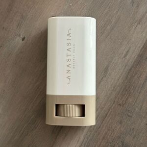 ANASTASIA BEVERLY HILLS- Beauty Balm Serum Boosted Skin Tint- Shade 8